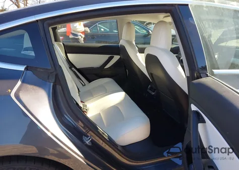 2018 Tesla Model 3 Long Range/Mid Range z USA, uszkodzony, nr VIN 5YJ3E1EA6JF155984